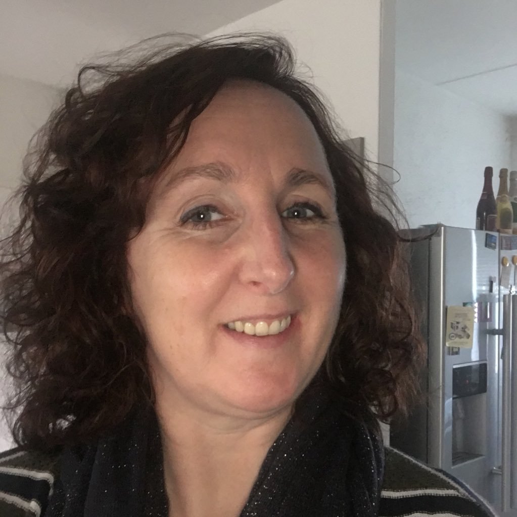 Managementondersteuner Gemeente Tilburg ~ support met een glimlach ~ moeder van 2 bijna volwassen dochters ~ love handbal en Portugal