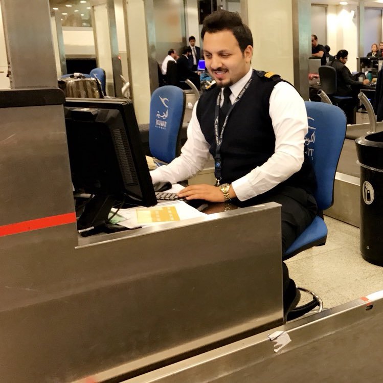 الحياة قد تتعثر لكنها لا تتوقف الأمل قد يقل و لكنهُ لا يموت الفرص قد تضيع لكنها لا تنتهي (الانستقرام nwaf_al3nzie)