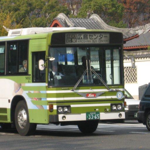 黄緑色のバスです 人生はモビリティサーファー 車を使わない旅行や乗り物の本を書きます。路線バス乗り継ぎ旅/お遍路/スーパーめぐり(閉店前惣菜買い占め)/ラーメンときどきうどん　広島→札幌→名古屋→讃岐