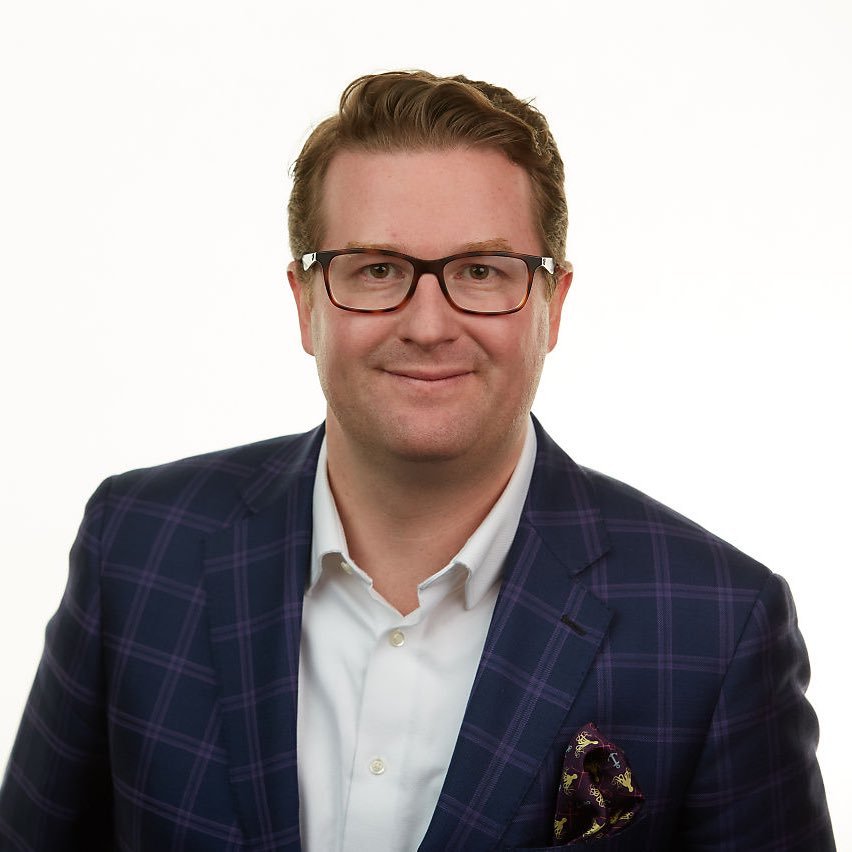 3rd generation Realtor,husband,father of twin girls, and passionate alum of the University of Cincinnati. Avid Tailgater and life-long resident of Cincinnati.