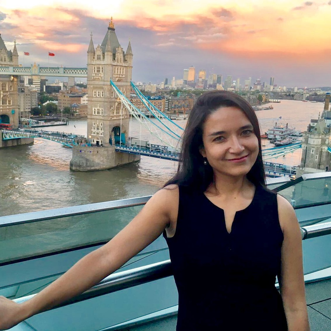 Regional Head of #Lighting @BuroHappold passionate about #technology #urbanlighting | gardener | cat lover | All views my own.