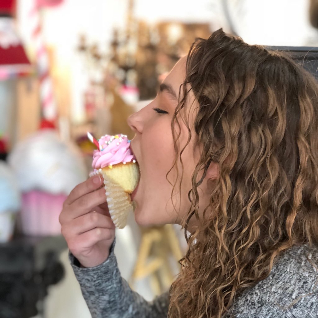 charlaristian's profile picture. ranch dressing connoisseur