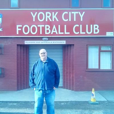 Supporter van York City en Ajax. 
Ik ben wie ik ben .
Geboren en getogen Ridderkerker.