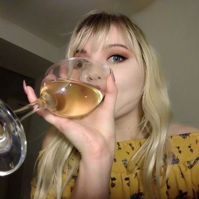 maee_mackey's profile picture. 