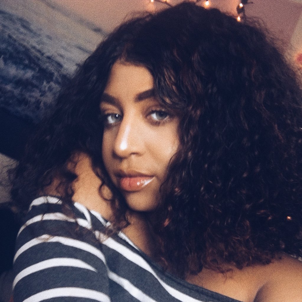 all about chill vibes, music, and smiles •instagram: @heyimgia