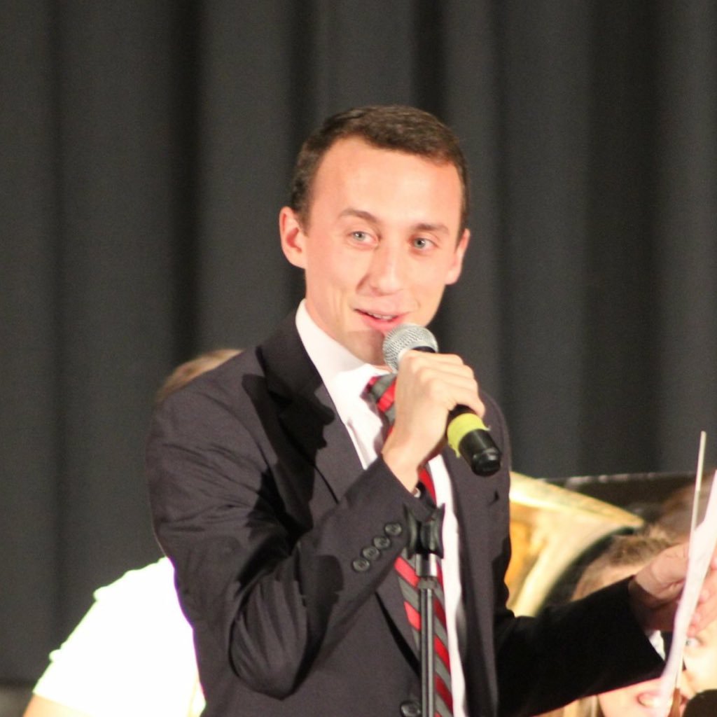 Butler band director. Mizzou alumnus. My favorite tie knot is the half-windsor.
