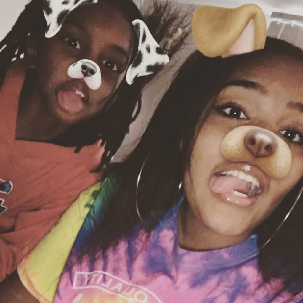 Curlie_Curlz's profile picture. NHS//New Dimension//‘20😂💜🙌🏽