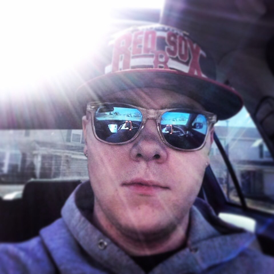 theebrandingo's profile picture. i like piña coladas in the rain, long walks on the beach