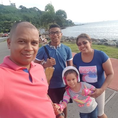 Licda en Contabilidad, madre de 2 bellos hijos Oliver y Analiz