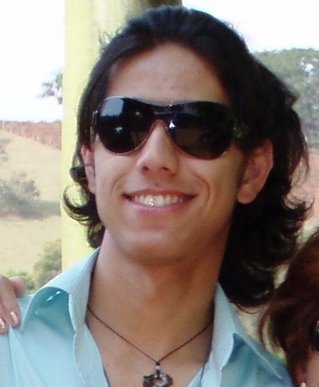 🔺️ Mineiro que depois de anos de criação da conta, resolveu usá-la.

Dizem que falo sozinho, mas na verdade estou ensaiando o que dizer quando não estiver só.