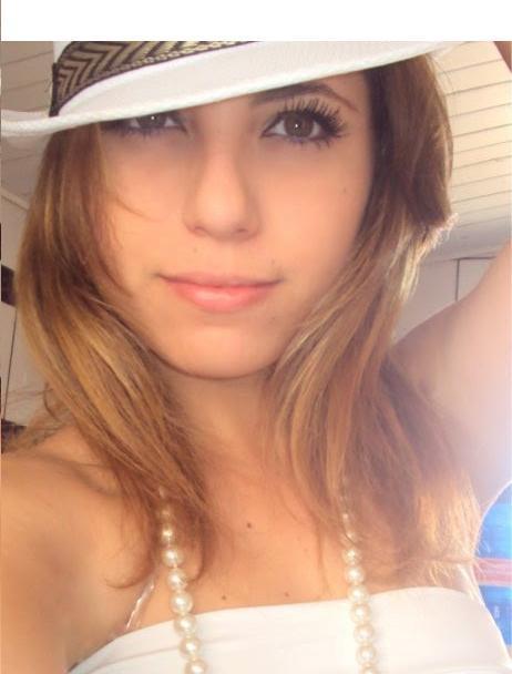 Descendente de abraão, filha de Deus, Irmã de Jesus! Futura Doutora, mas espero não precisar cuidar de vc, mas qualquer coisa vou estar aqui.rueiureirue