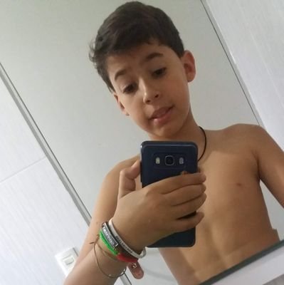 Olá meu nome é weverson quero ser seu amigo faça os amigos muito rápido e sou bem legal é o que dizem sobre mim Sou do signo de gêmeos por isso não parou a boca