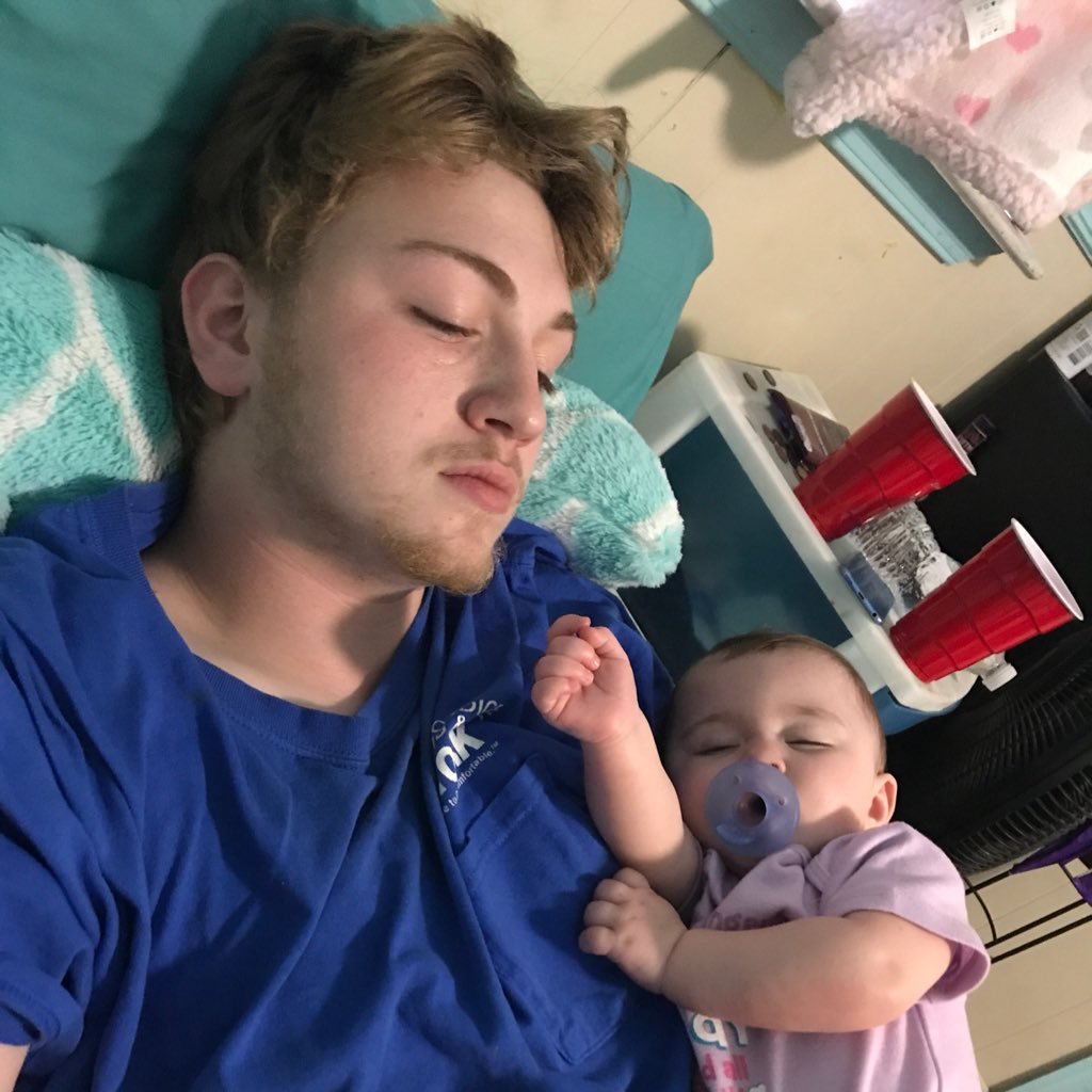 Russellhall199's profile picture.