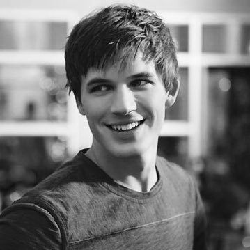 MonsterousYouth's profile picture. ”Monsters don’t get to live happily ever after, @ExquisitePoem.” |Psychopath|