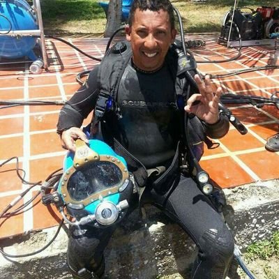 Instructor de Buceo https://t.co/vUbeLGSuek. Educación Marítima Cursos OMI Primeros Auxilios DAN. El Mar nuestra pasión enseñar a bucear nuestra misión.