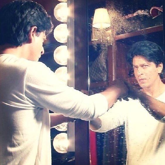 HE TAUGHT ME TO LOVE THE SAME PASSION IS ALL MY LIFE @iamsrk 😌🖤🌺