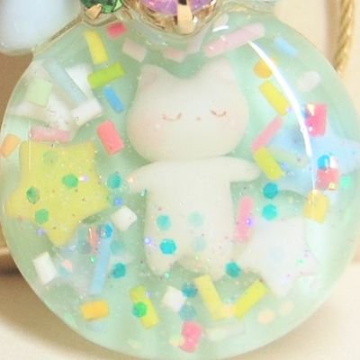 mainyankobo's profile picture. 主に樹脂粘土であめちゃんにねこ・うさぎなど色んな世界を盛った作品をつくっています♪ 部屋で😻ﾈｺ16(お外で🐢ｶﾒちゃんメダカちゃん多数も)一緒に暮らしています🏡 家でのんびり粘土こねこね♪ ★ご連絡はDMかこちらmainyankobo@gmail.comまで★ 委託販売休止中💤