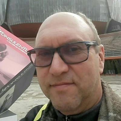 Consulente Finanziario, giornalista pubblicista, per diletto suono il sax e ogni tanto scrivo e pubblico poesie. Quando posso vado a dare trekking in montagna.