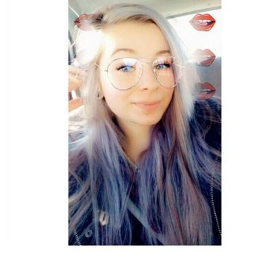 heeyitsaurora's profile picture. cheezits cigarettes & some dank wubbage