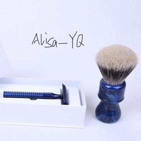 we Yaqi brush looking for agent and wholesaler for shaving brush , contact Alisa : sales01@zhanimalhair.com tel: 86-15200014526