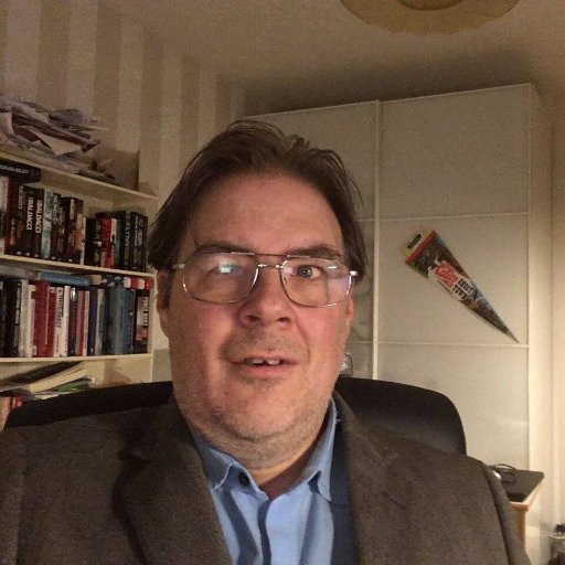 Omvärldsbevakare med fokus på bland annat småföretag, sociala medier, sökmotoroptimering, lag & rätt, men även jobb & arbetsmarknad. Mitt stora intresse är USA.
