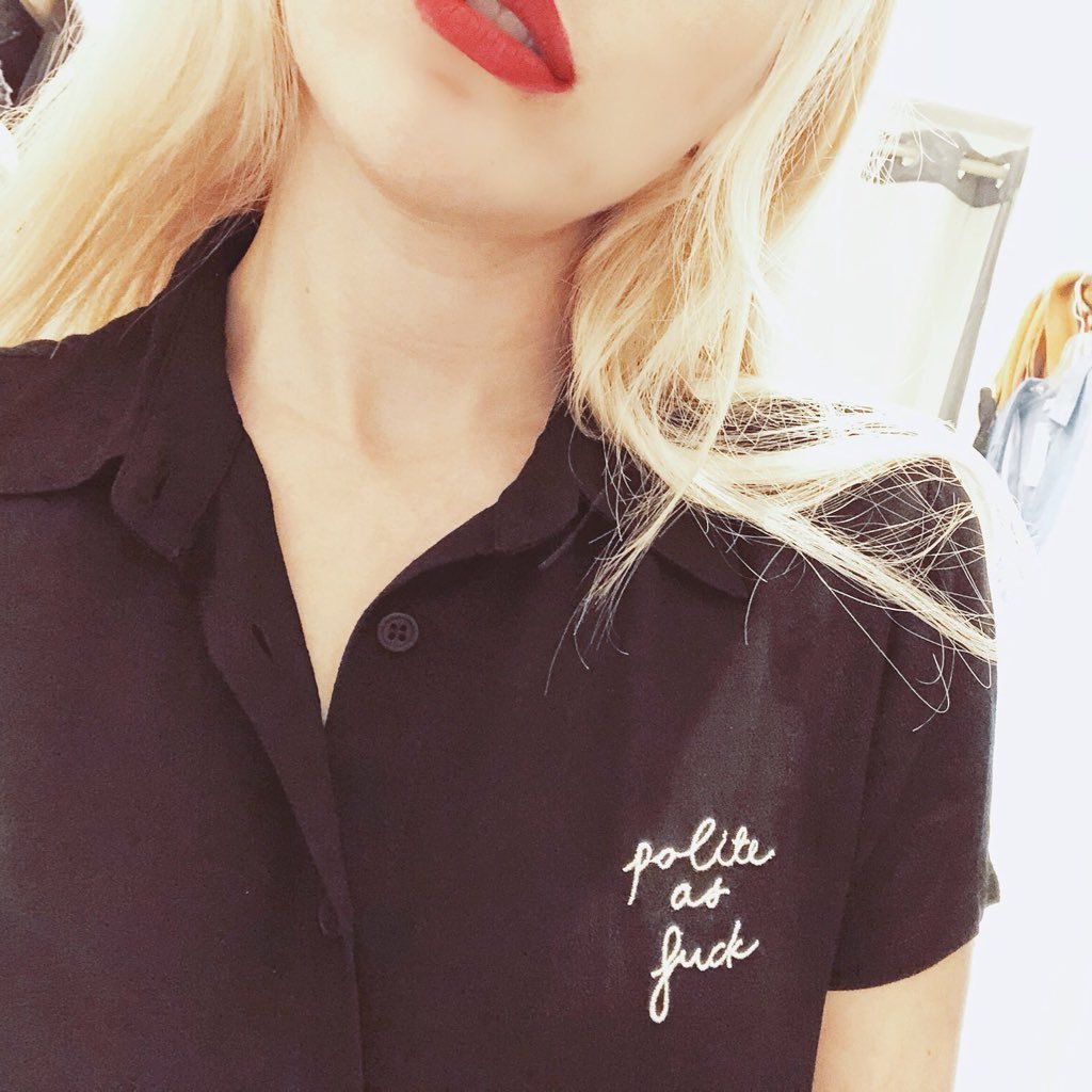 mellypeacox's profile picture. sacred garbage. cow enthusiast. slightly abandoned.