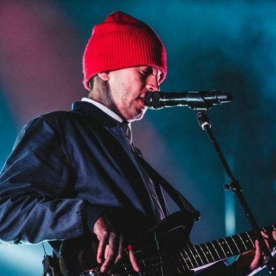 aritop_21's profile picture. :/