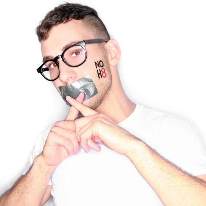 hq and lq pictures of @bleachersmusic