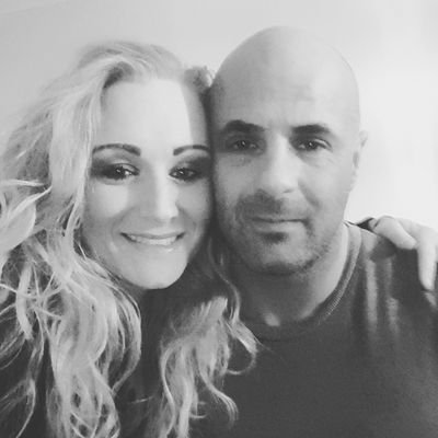 Mum and Dad to 3 amazing little girls
a footballer
a dancer
and a we dont know yet 🤣