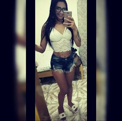 Cercada e protegida por 10 anjos armados 💗