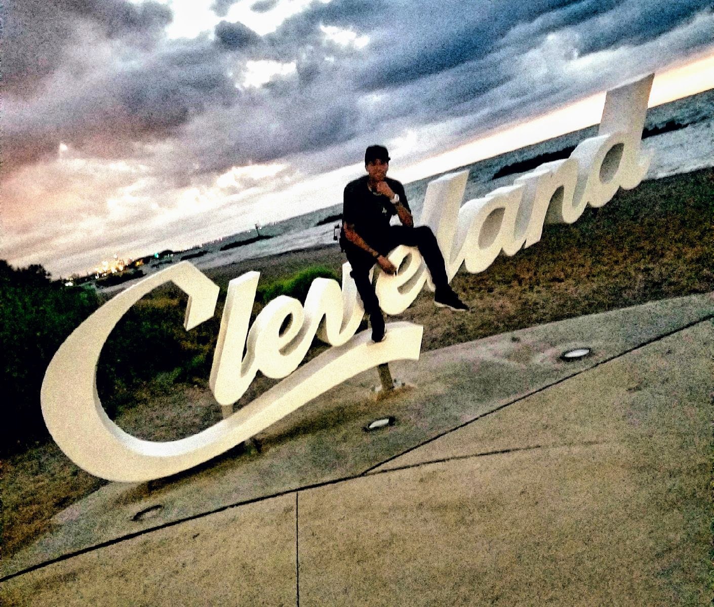 Recording/Performing Artist/Cleveland native, St.Clair/Eddy Rd.$ motivates me..P.O.E City Music & Media©..contact:sdotb216@gmail.com.#Wavy#Leo♌#PremiumFamilia