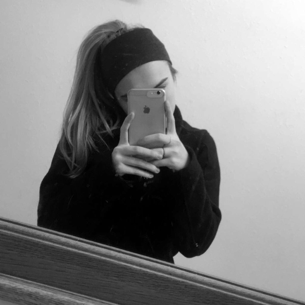 DenotterEmily's profile picture. you are making history right now, so make it important, or something you can laugh about later...