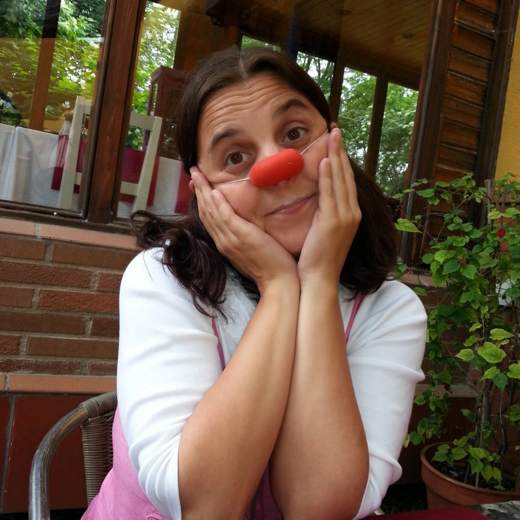 Professora de secundària i mama de dues petites monstres. Montgatina d'adopció i planera d'origen ;)