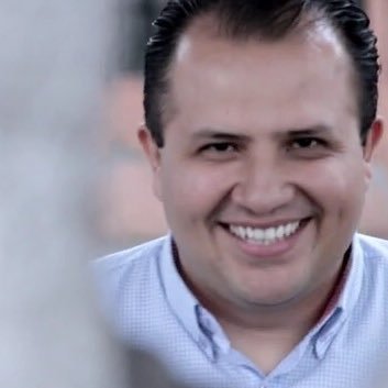 Abogado. Devorador de Noticias, Columnas, Editoriales y Tacos. Imparcial, analítico, objetivo y no soy un Periódico... Gustos y demás? Eso no les importa.