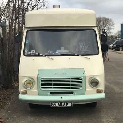 Wood Fired Pizzas, Pasta and Paninis. Lunchtime and event catering in the heart of Lancashire from our restored vintage vehicle.