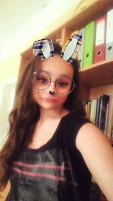 I love drawing,reding,lerning and more
Es mīlu zīmet,lasīt,mācīties, u.c