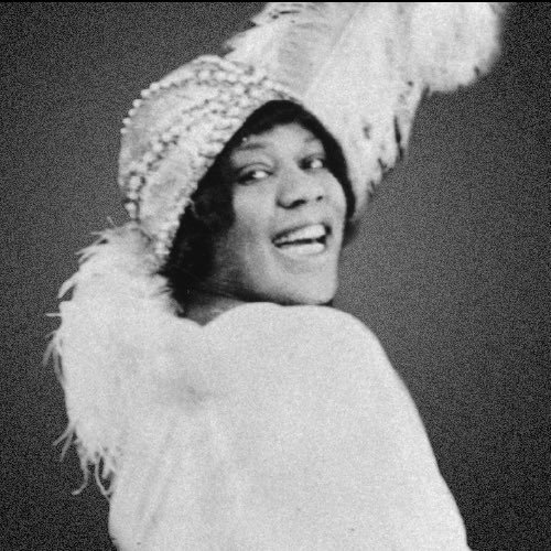 Greatest woman singer of all time🎶 Born n Raised in Tennessee! 6 siblings, super hot, R.I.P to mom and dad🙏🏻 liven the life in poverty! #Blacksinger