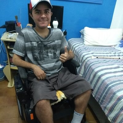 Sou cadeirante com muito orgulho e sou uma pessoa simpática e q gosto de fazer novas amizades!! Sou Designer Gráfico