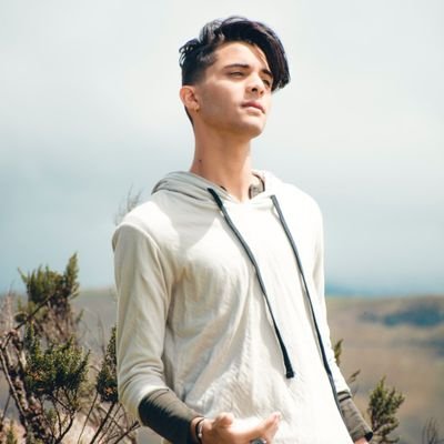 Esme13050718's profile picture. Erick Brian Colon💜
Joel Pimentel💚
CNCOwner❤