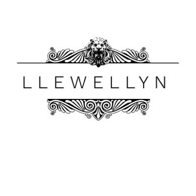 Custom made clothing, specialising in Prêt-à-Porter (Ready-to-Wear), Evening and Menswear. Book consultations via email or telephone. info@llewellyn.org.za