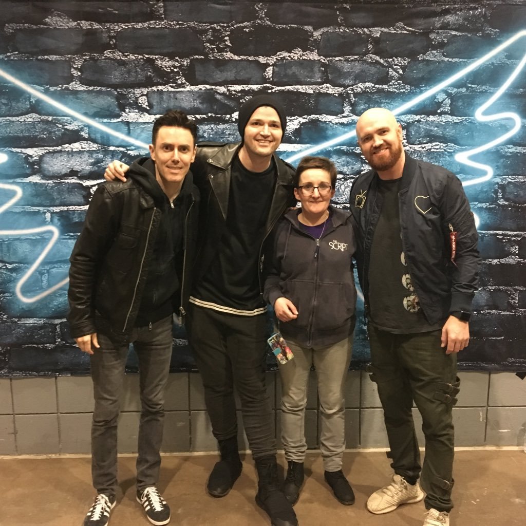 ❤️Singing our hearts out standing on chairs spending our time like we're millioniares ❤️THE SCRIPT followed me 11/03/14