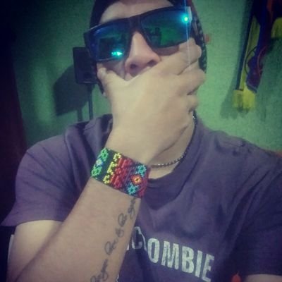 Vulcano 5,Orgulloso padre de Padme y Renata, adicto a la música, machetero y vendedor de amor, 100% Rudo, Americanista de ♥, libre pensador, Lic. Criminalista