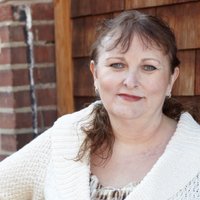 Lynn Cahoon (@lynncahoon) Twitter profile photo