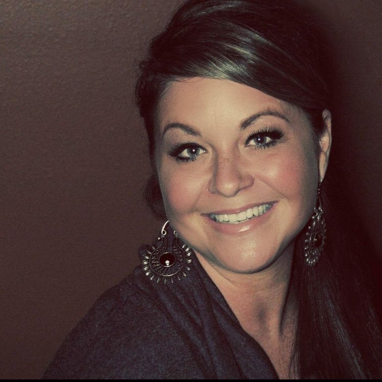 Mom of 4, Educator, Teacher librarian, lifelong learner, always searching and researching best teaching practices for students and a relationship builder.