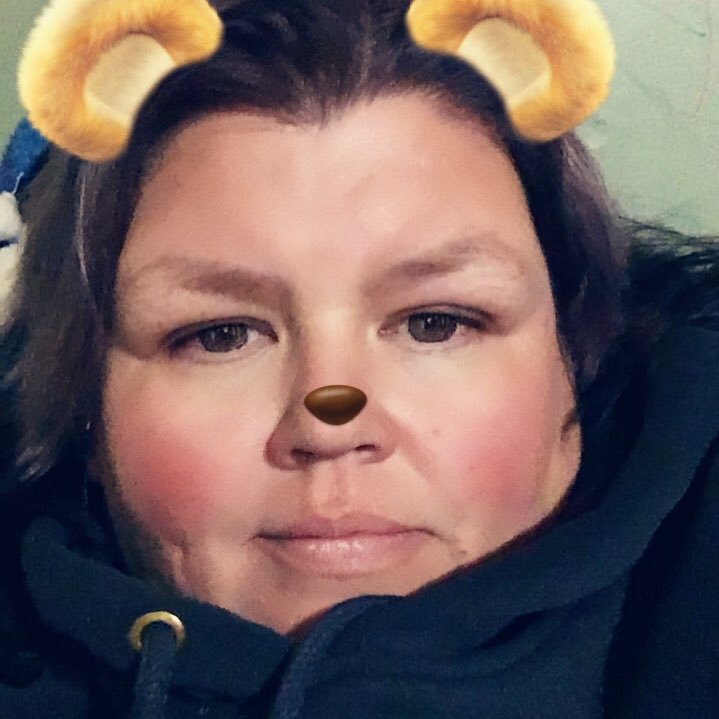 Lizzy_279's profile picture. Enjoying everyday life with my  3 very energetic kids!!