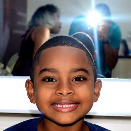 luluvvieira's profile picture. Eu sou um bom menino, procurando um lugar na sobra, pelo simples fato de ter nascido pra brilhar e não pra me queimar... O brilho próprio me basta!