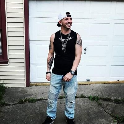 BasicMuzik's profile picture. Rock-n-Roll lovin' rapper, avid beer drinker and dab taker, future G.O.A.T 🤘🤘