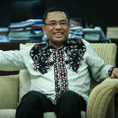 Ketua MWA UI | Mantan Menteri Perindustrian Kabinet Kerja I | Ayah 3 anak |