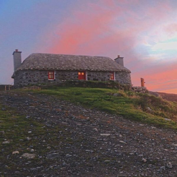 Luxury self catering thatched cottage in Isle of South Uist
