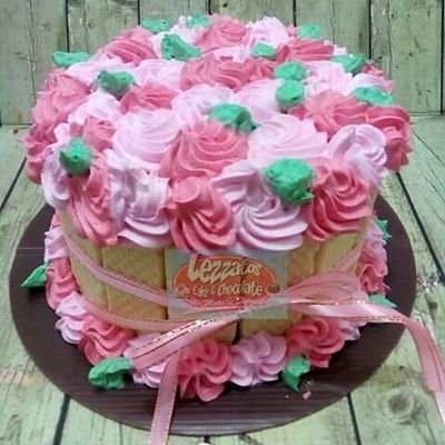 Cake Hias, Cupcake hias, Puding 
Mobile / WA (0813 617 320 40 / 0812 6444 913 ). Instagram : @LezzatosCake